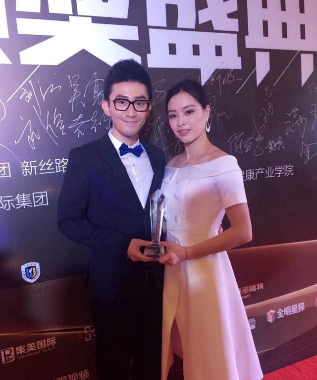 吴敏霞与施廷懋获得了女子双人三米板的冠军,她当时的男友张效诚也