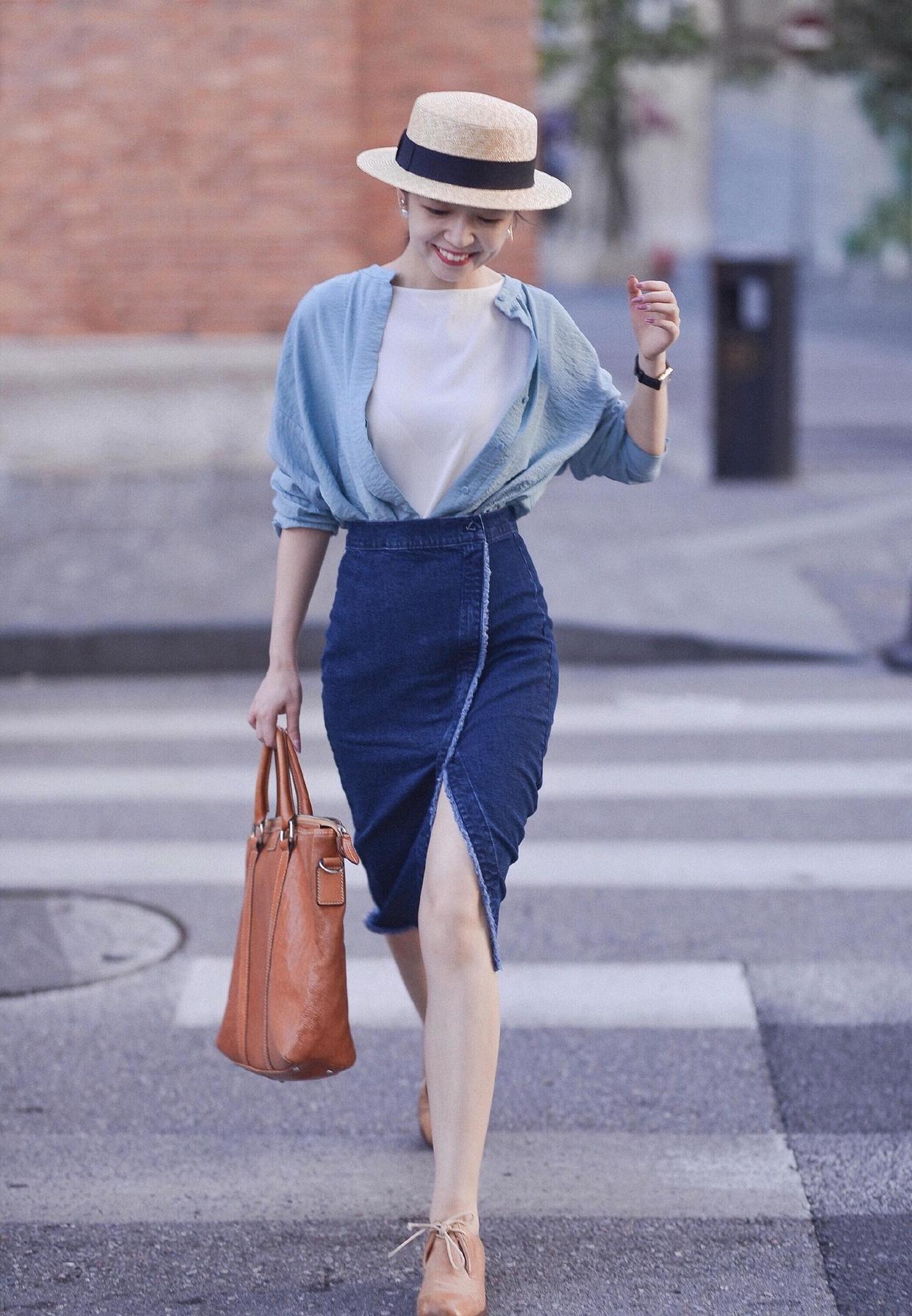 看三木用衬衫配半身裙,教你穿出高级气质