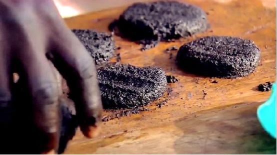 本来想去非洲卖蚊帐的,但是看到他们对蚊子的反应,我果断放弃