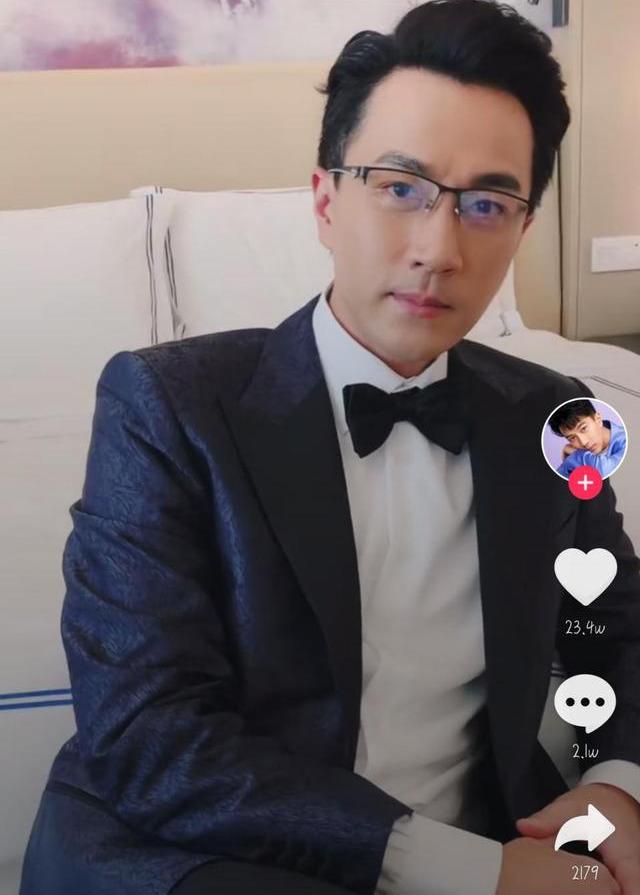 45岁刘恺威时隔九年再扮演莫绍谦帅翻天一袭西装配眼镜儒雅绅士