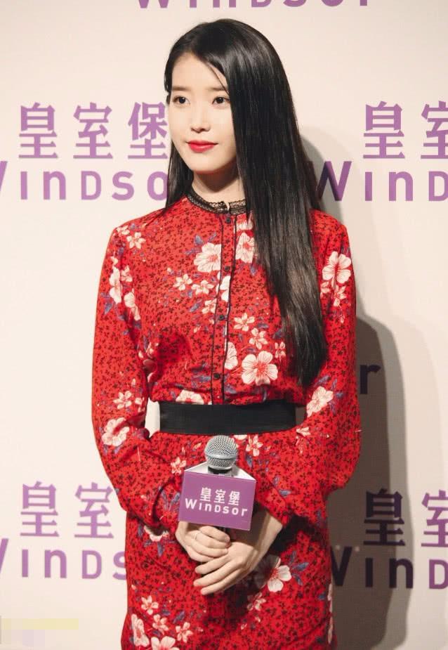 身高162cm的iu,这次走御姐范秀大长腿,"腿精"无疑了!