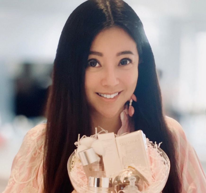 傅明宪近照,尖下巴大眼睛太不协调