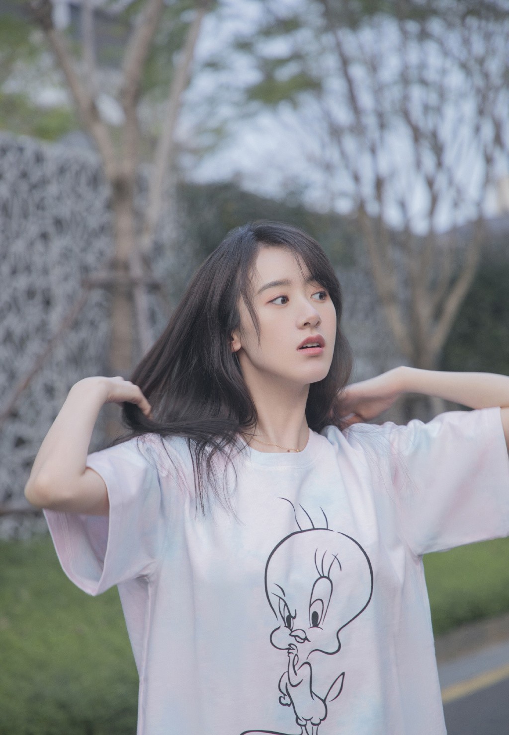 穿t恤牛仔裤,"香肠腿"抢镜|白衣校花与大长腿|袁冰妍|牛仔裤_新浪新闻