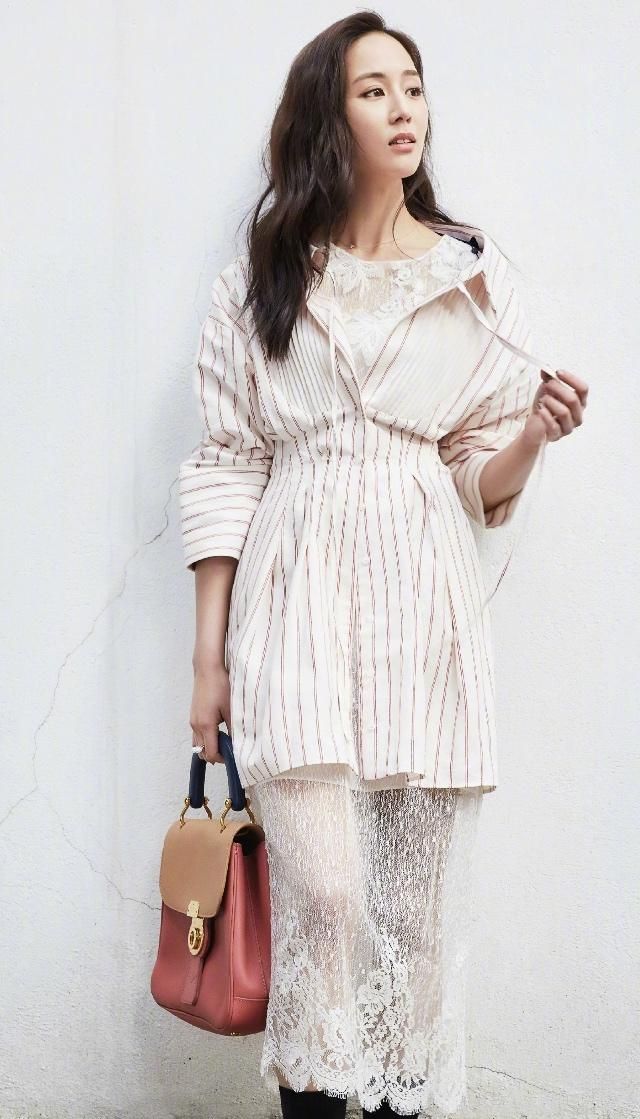 韩星李多海真清纯!出席活动穿白裙凹造型