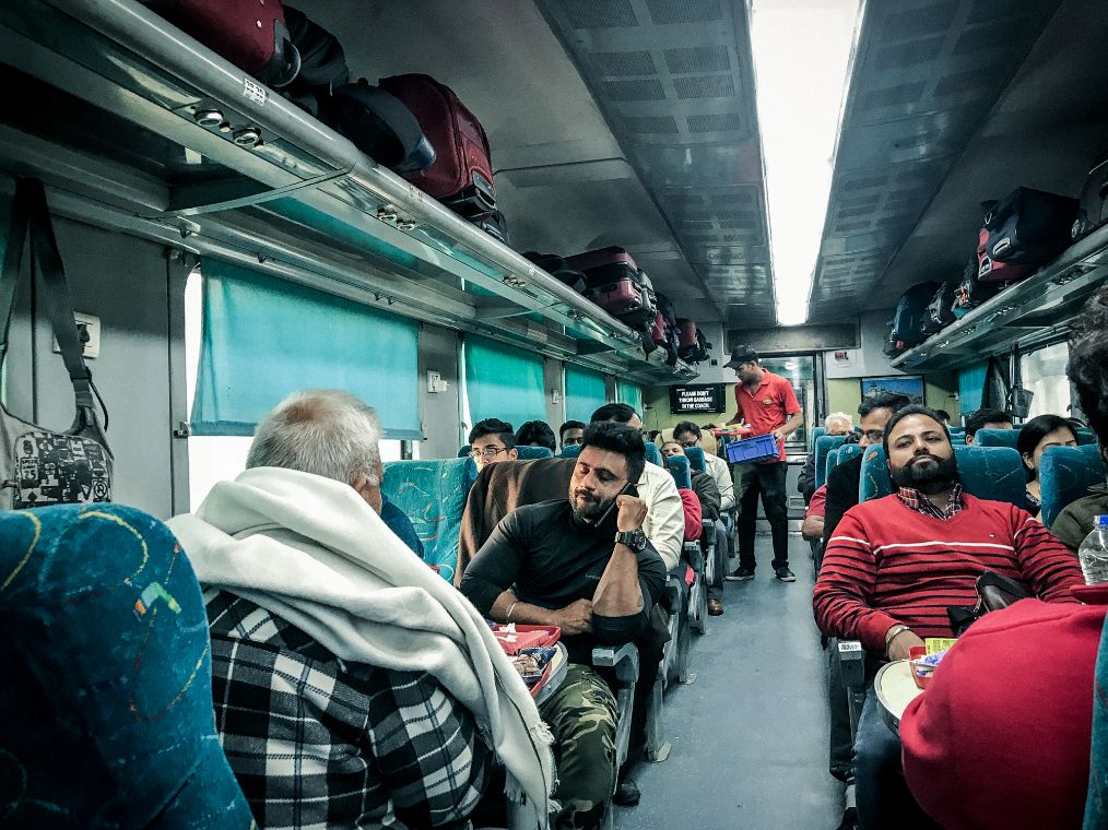 体验印度火车一等座实拍:车厢虽然破旧,服务却堪比飞机头等舱