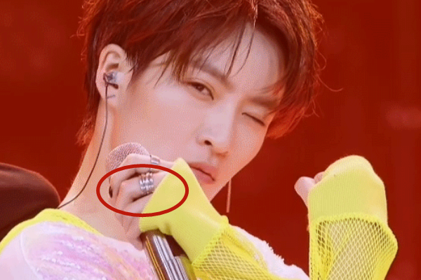 彼此卖力pick加关注,手上戴同款戒指,陆柯燃和林凡cp锁了