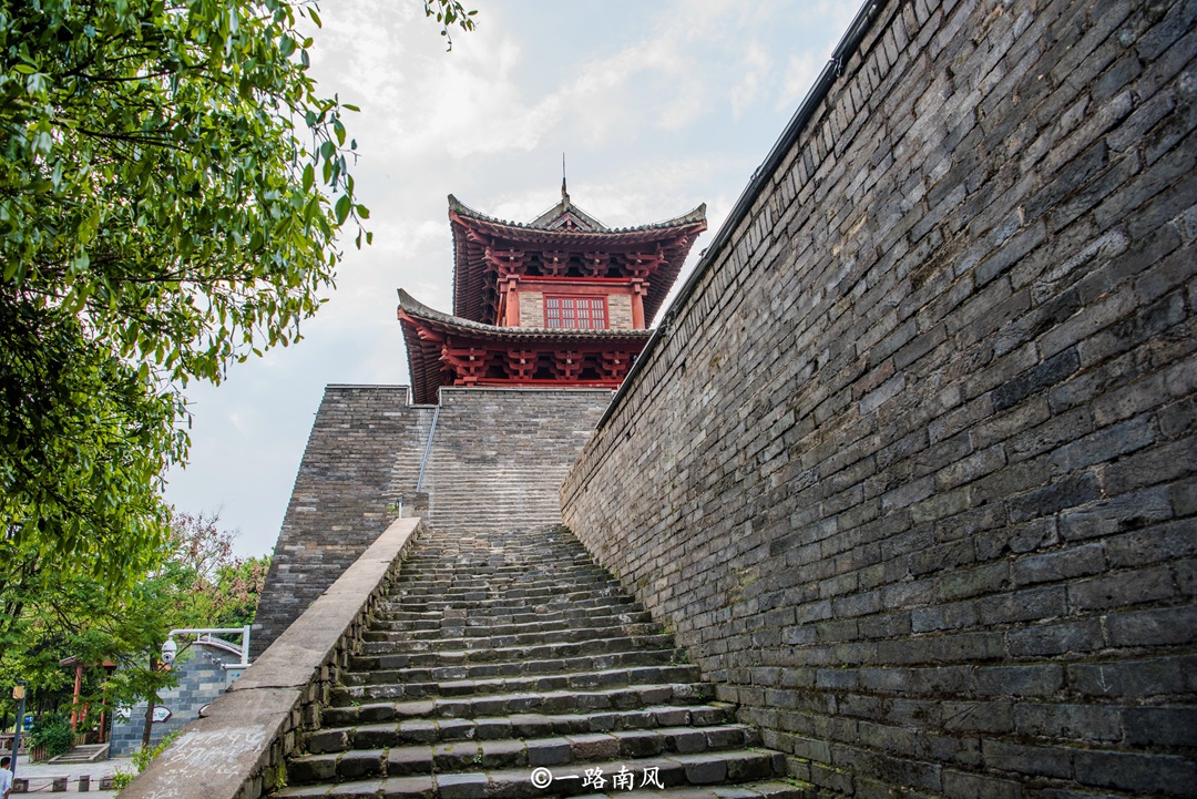 江西面积第一大的城市,常有广东游客来此游玩|灶儿巷|赣州|赣州古城墙