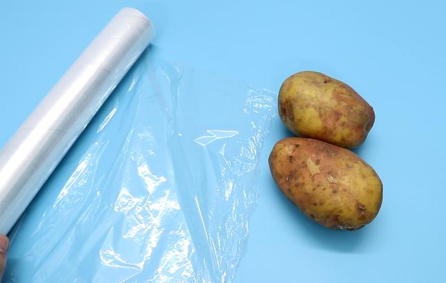 土豆容易发芽变青教你正确保存方法存放几个月也新鲜不坏