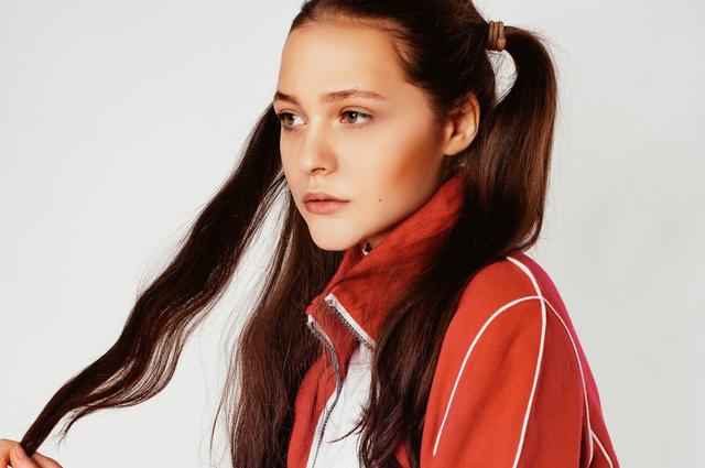 大姑姐送我一堆旧衣服,我用鸡毛掸子赶出去,"这不是垃圾回收"