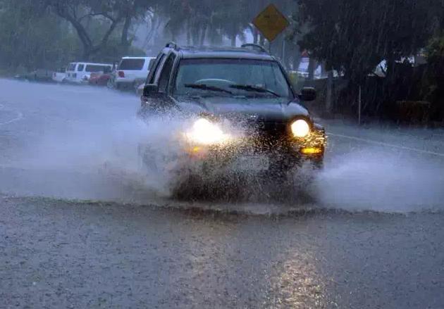 雷雨天气开车出行,一定要记得关闭车上的这个按钮