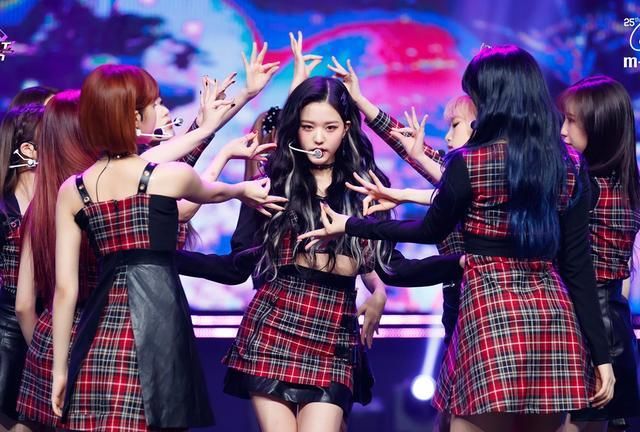 izone最新回归打歌服汇总全员美颜升级逆境之中迎来盛典