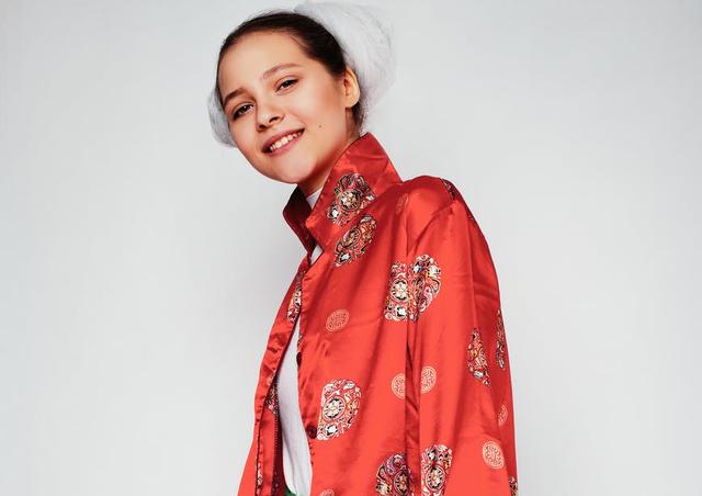 大姑姐送我一堆旧衣服,我用鸡毛掸子赶出去,"这不是垃圾回收"