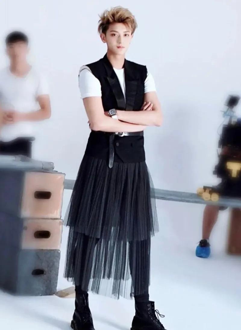 男明星的"奇特"造型蔡徐坤纱裙vs王一博项圈看到最后真会打扮