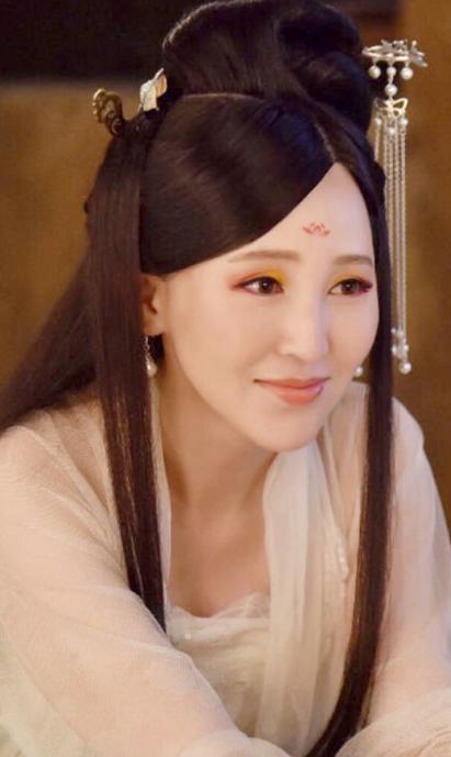 她刚成年就和男友私奔北漂,在地下室生下三胎,如今靠丈夫成名|岳丽娜