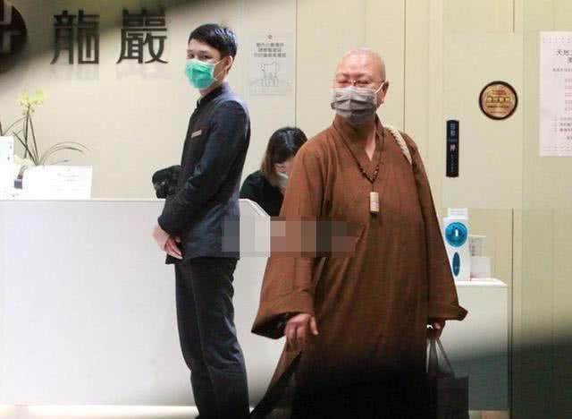 刘真父母在灵堂内哭瘫软,他们还是没绷住