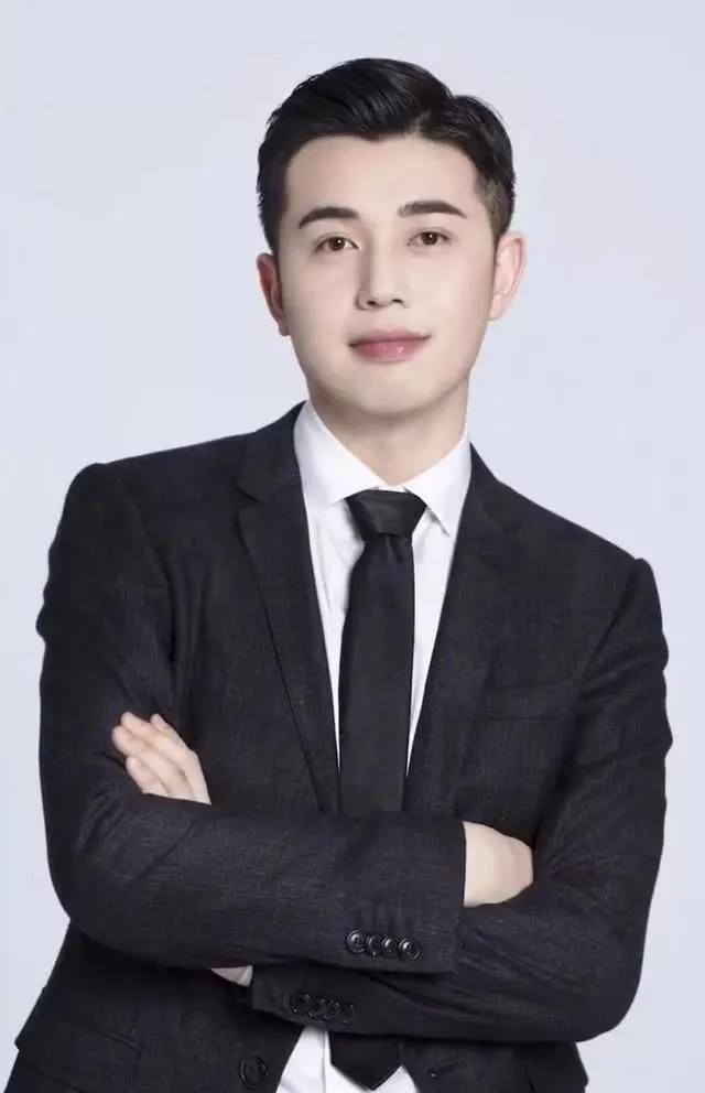 小助理付鹏:李佳琦成功的幕后功臣