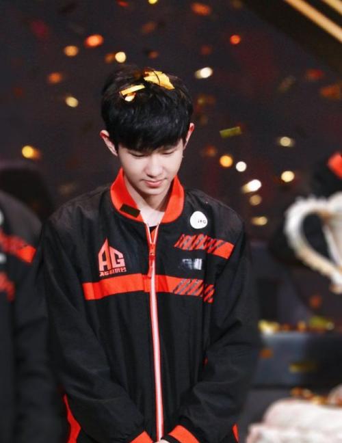 何以解忧,唯有变强 注定站在kpl顶端的人,这就是ag超玩会一诺