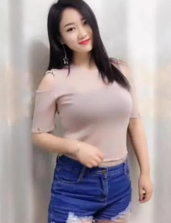 抖音微胖女神全网走红明眸皓齿温文尔雅网友难以忘怀