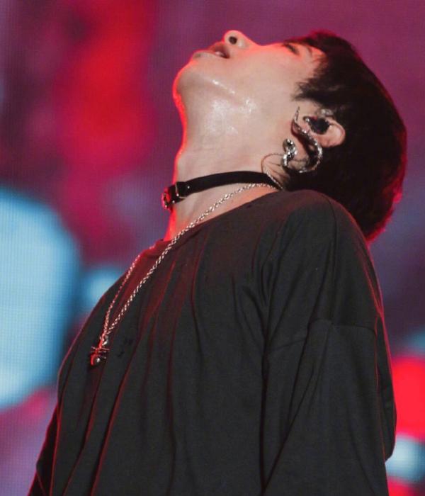 说起来华晨宇,很多网友都知道他在舞台上是一个非常有魅力的男孩子.