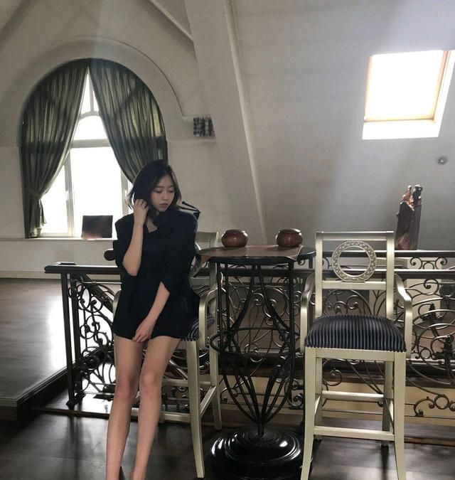 斯诺克小将赵心童女友亭亭玉立!赛场出杆又快又准