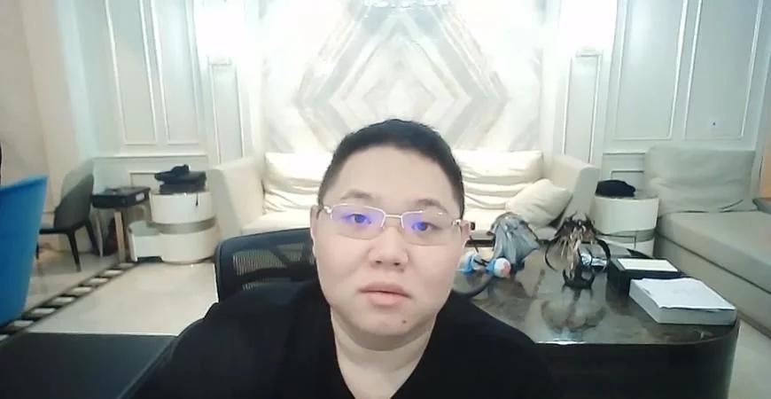 坏起来了斗鱼tv幻神主播pdd直播时呕吐不止下播时脸色泛白