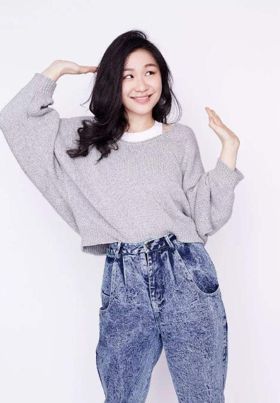 她父亲残疾母亲离家出走,如今登上春晚舞台的她,一夜成名!