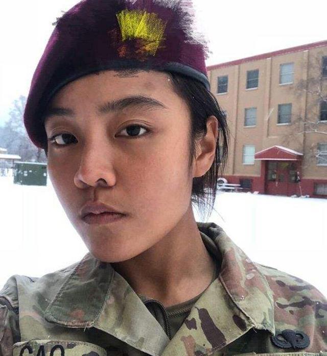 假结婚获得美国绿卡,为国籍加入美军,这位中国女孩到底怎么了?
