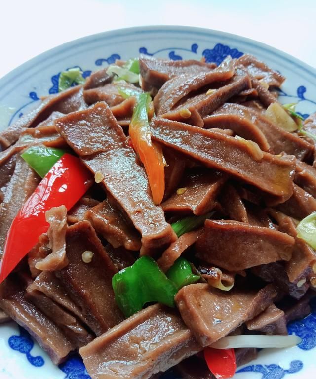 橡子豆腐和普通的豆腐相比,营养价值更高.