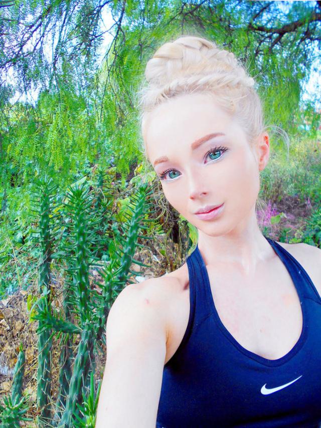 乌克兰女子长相酷似芭比娃娃,拥有上百万粉丝,自称从未整过容