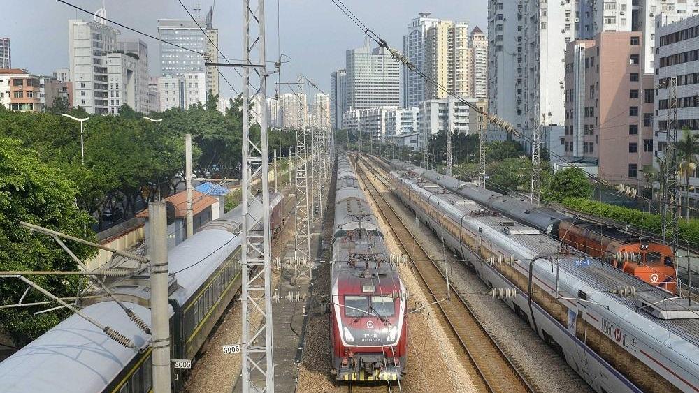 廣東省內首條連接廣州與深圳之間的城際快速客運專線——廣深鐵路