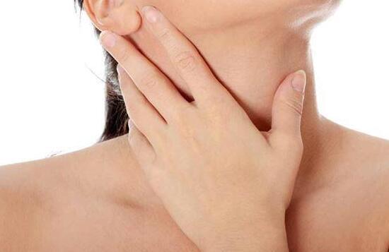 喉咙总有异物感吞不下去也吐不出来原来跟这些问题有关