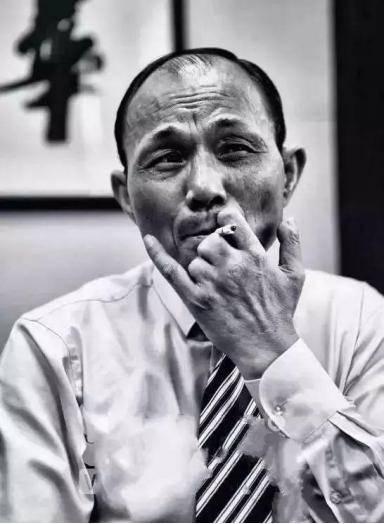 尧建云非常细心,在杨红光赌博的时候,他眼观六路,细心揣摩他师父的"