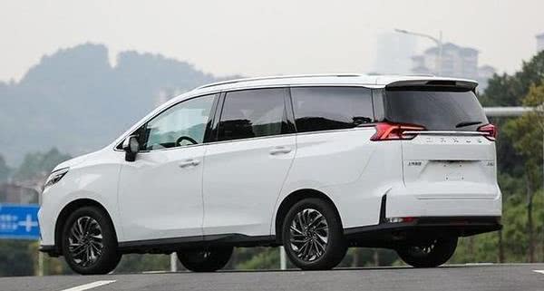 国产MPV，上汽大通G50主打实用！