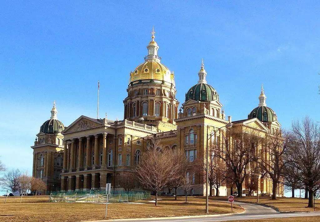 印度富豪在摩天大楼顶仿建白宫