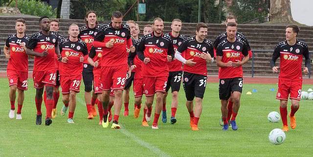 德国小俱乐部奇招自救:卖2283根烤肠筹钱,球迷却可能一根吃不到