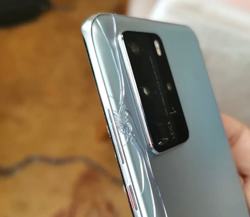 华为p40pro这么漂亮的手机居然被摔碎了心也跟着碎了