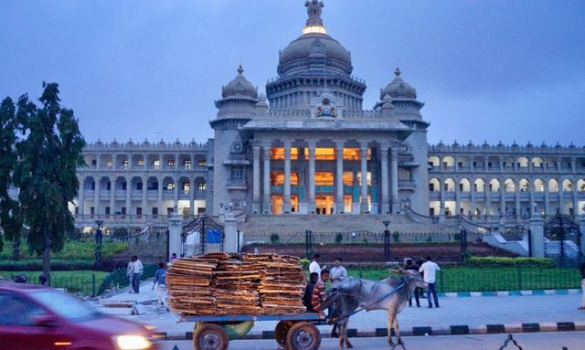 印度富豪在摩天大楼顶仿建白宫