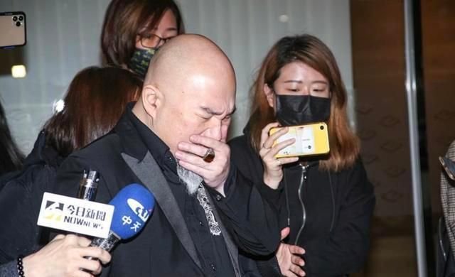 刘真灵堂开放最后一天!妈妈面色憔悴