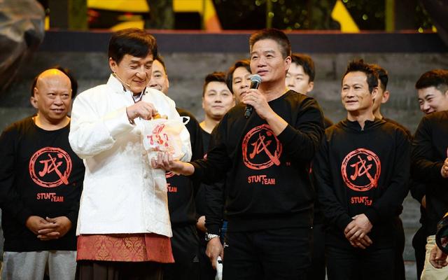 现代李小龙警告鹿晗好好谈恋爱别学杨佑宁耍流氓不然我揍你