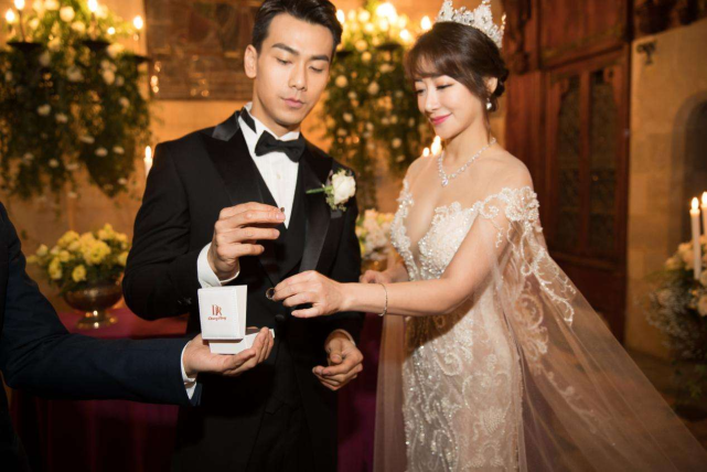 戴向宇夫妇的颜值都很高,但他们还没生有孩子.