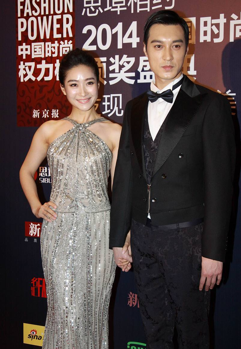 "安陵容"陶昕然现代装太美,一袭挂脖裙身材丰满,老公撞脸胡歌|何建泽