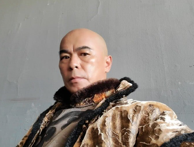 "鬼脚七"近照,58岁仍气势十足,曾在黄飞鸿3中打李连杰7个耳光