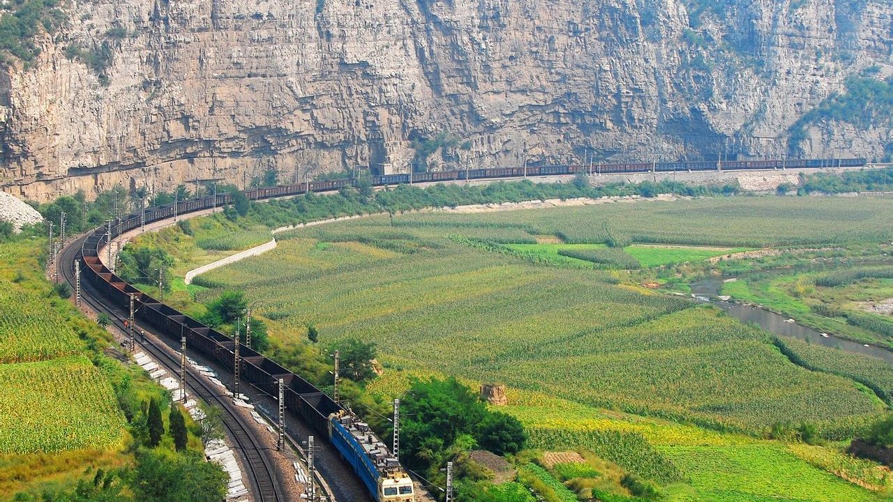 新中国第一条双线电气化铁路——石太铁路