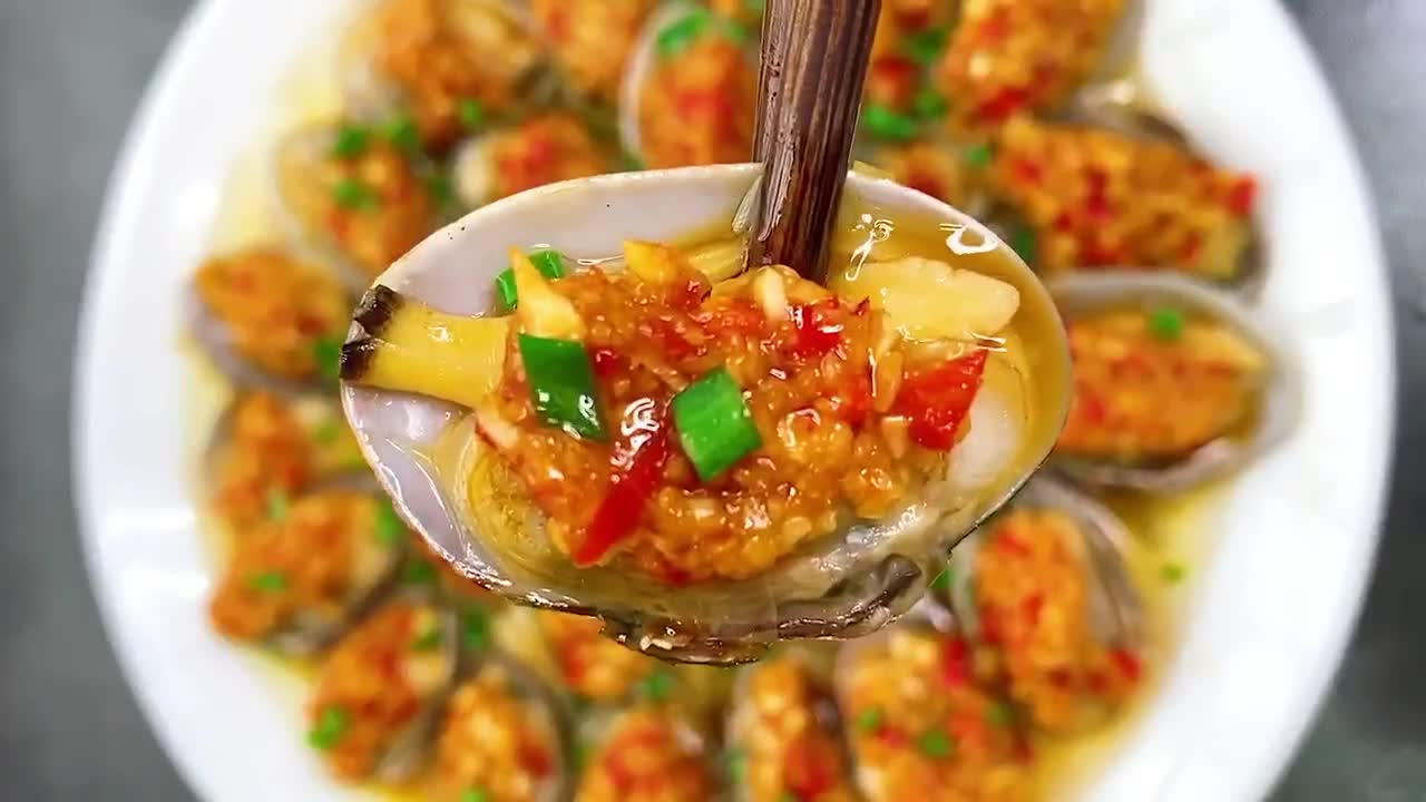 试试蒜蓉蒸花甲,香辣味美鲜嫩入味