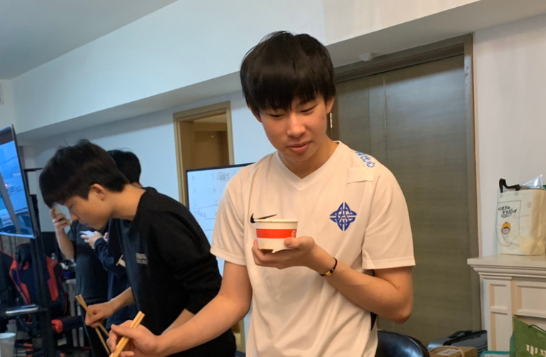 es拿下五连胜,wink一语透露团队最大的秘诀