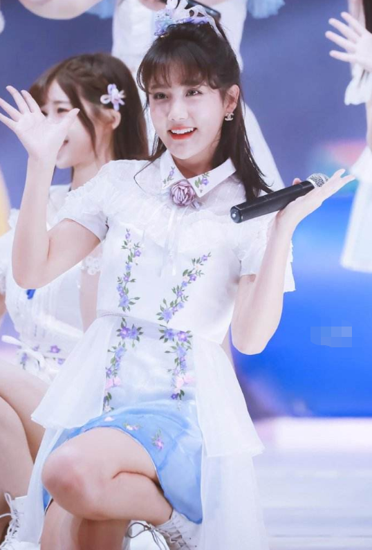 李艺彤开撕自己工作室:工作人员多次放鸽子跑去给别人干活