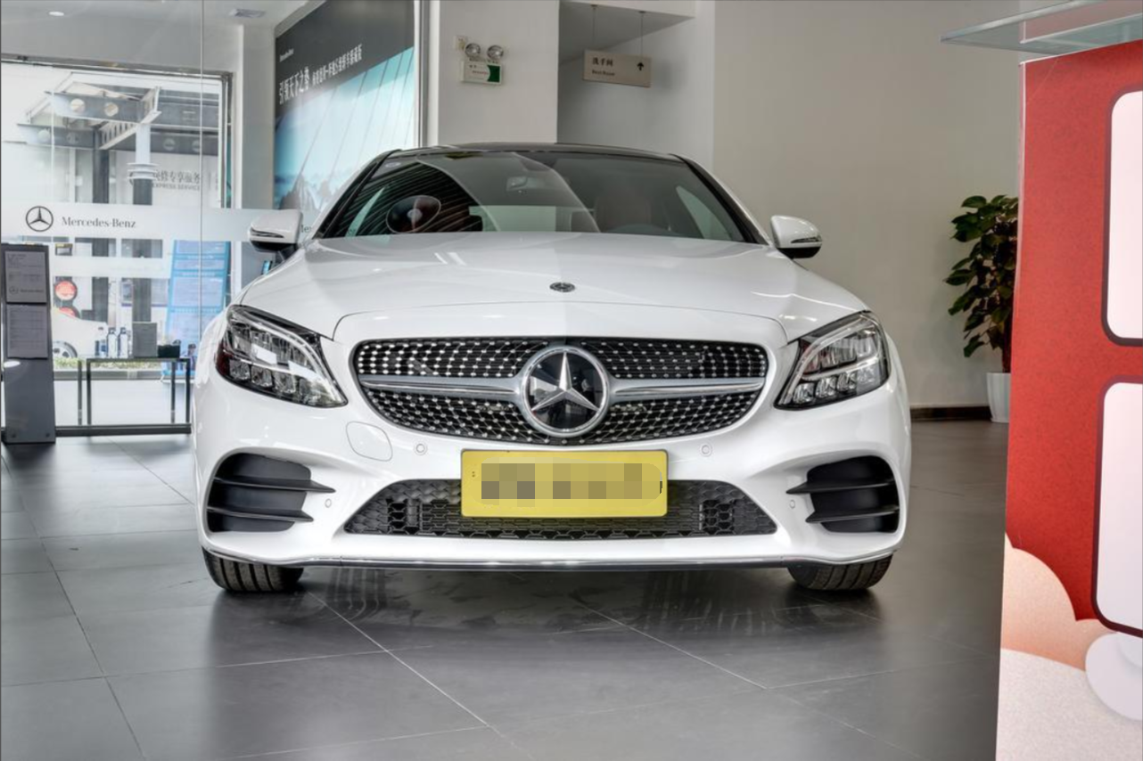 35万搞定双门奔驰轿跑车,全系标配9at,4.7米长车油耗仅7.1l