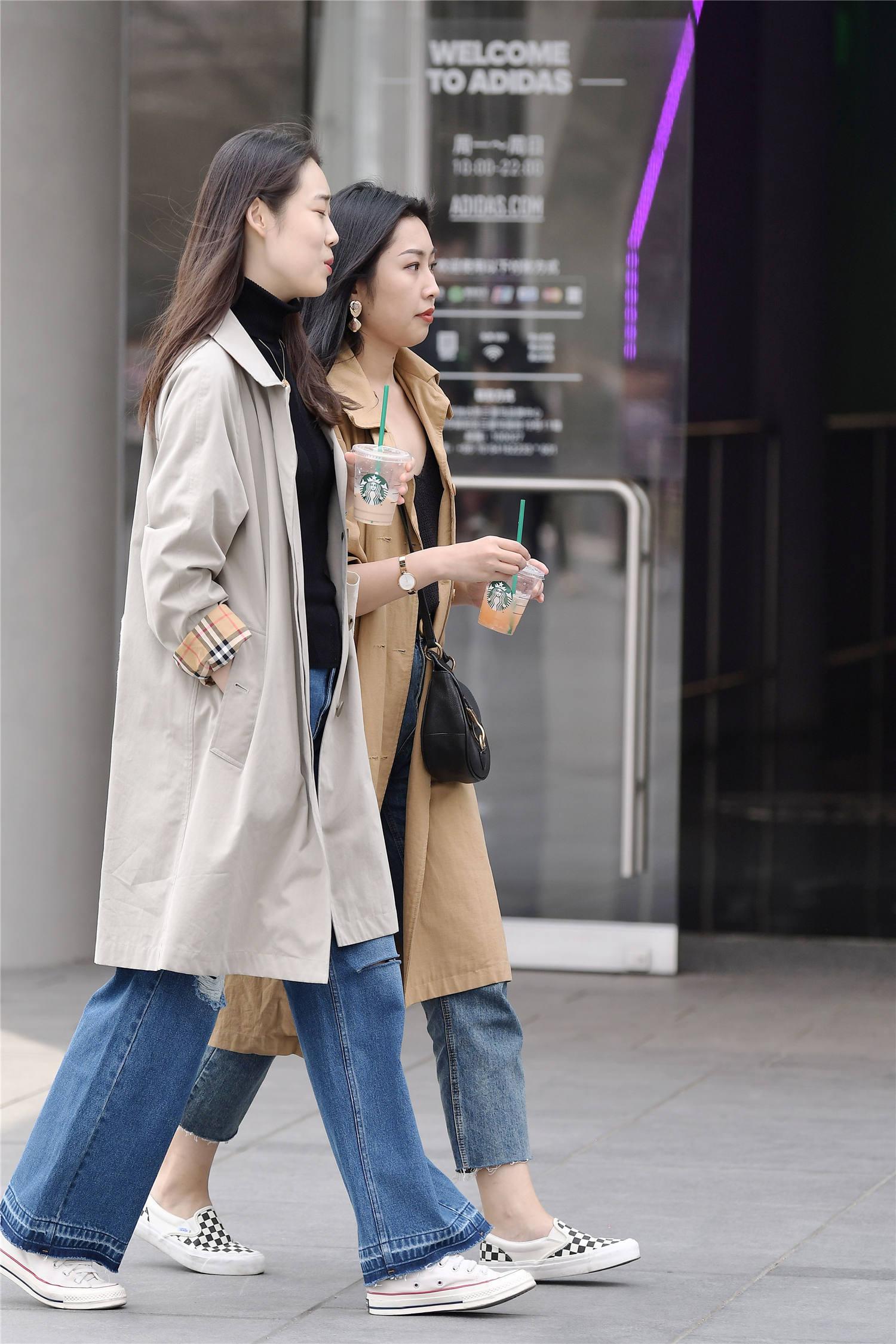 春天选择一款帆布鞋,逛街舒适,还搭配出小女生的味道