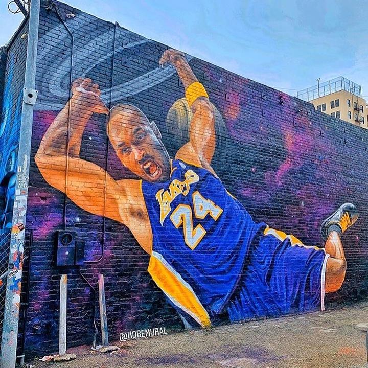 美媒今日晒出一组科比和二女儿的壁画图集