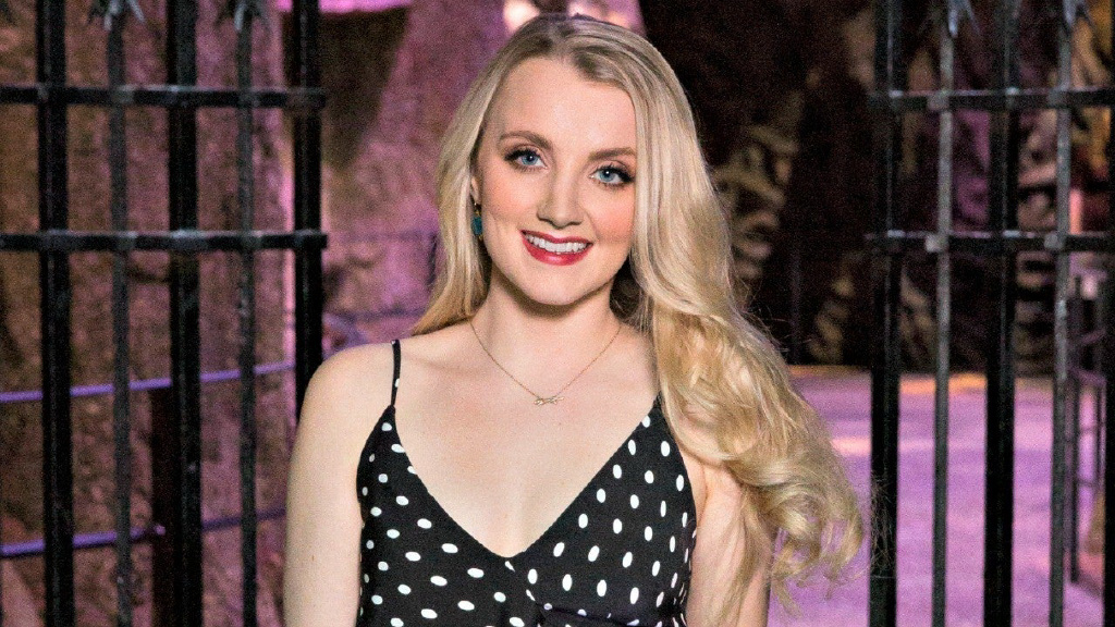 哈利波特卢娜29岁演员伊文娜林奇疑似感染新冠